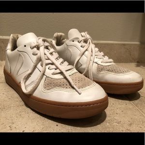 Veja V-10 size 7